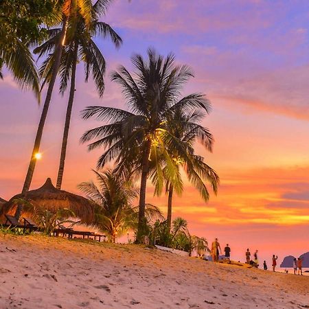 Sunset At Las Cabanas El Nido Exteriör bild
